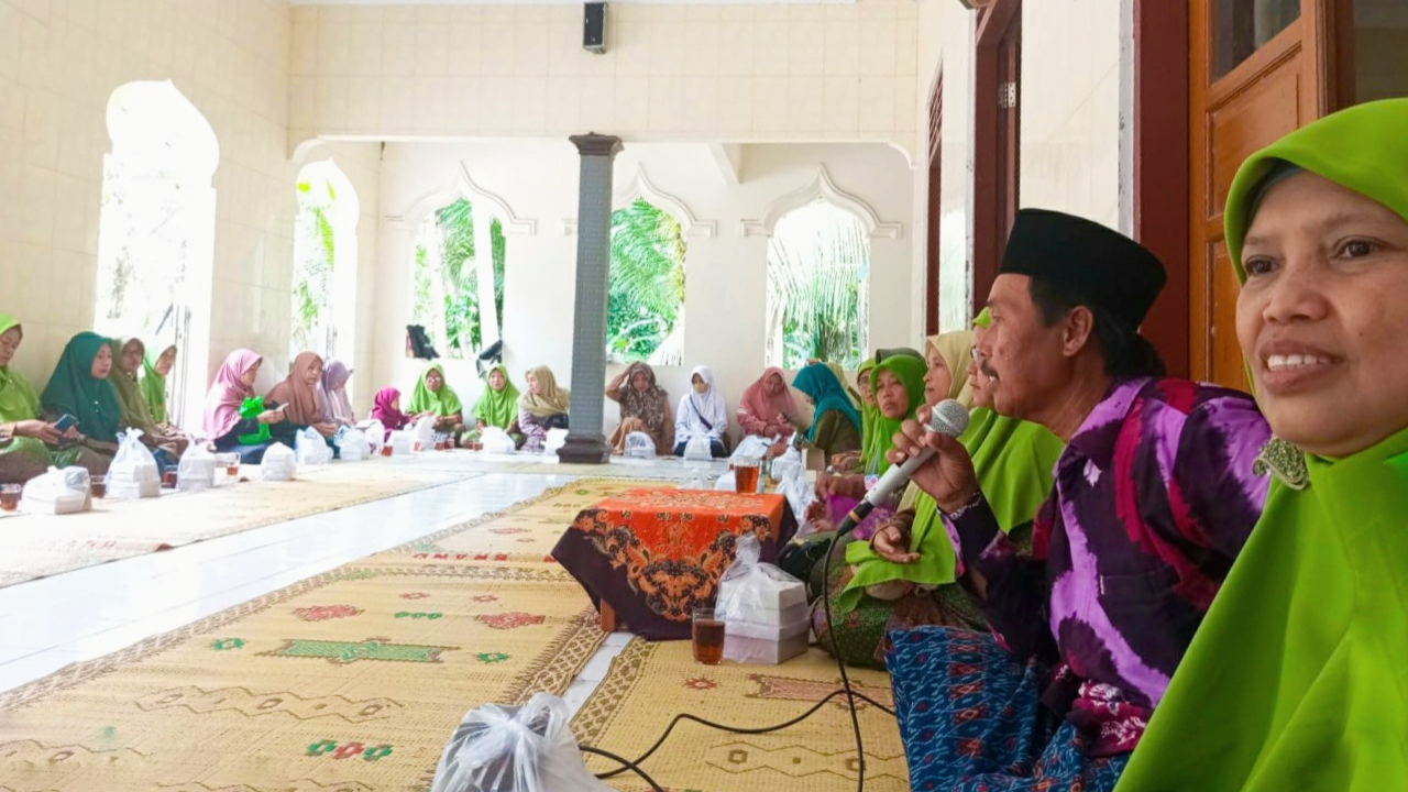 Pengajian Rutin Muslimat NU Ranting Bugel Kembali Digelar di Masjid Hidayatulloh